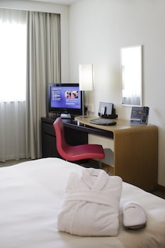 Executive Room, 1 Queen Bed with Sofa bed