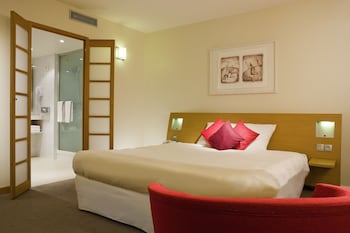 Executive Room, 1 Queen Bed with Sofa bed