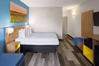 Standard Room, 1 Queen Bed, Accessible