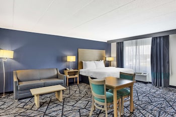 Suite, 1 King Bed, Non Smoking, Jetted Tub