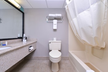 Standard Room, 1 Queen Bed, Non Smoking, Refrigerator & Microwave