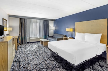 Standard Room, 1 King Bed, Non Smoking, Refrigerator & Microwave