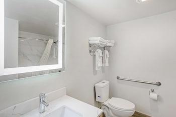 Standard Room, 2 Queen Beds, Non Smoking (Walk-in Shower)
