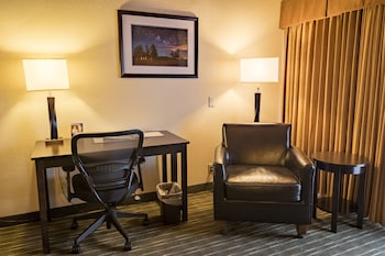 Standard Room, 1 King Bed, Accessible, Courtyard View
