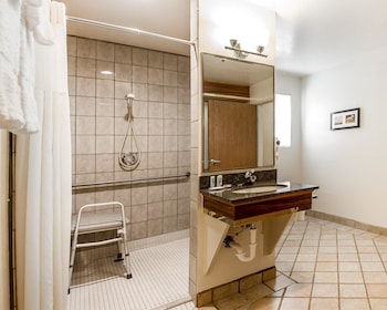 Room, 1 King Bed, Accessible, Non Smoking (Upgrade)