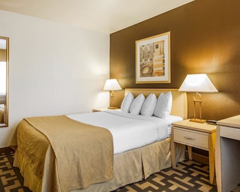 Standard Room, 1 Queen Bed