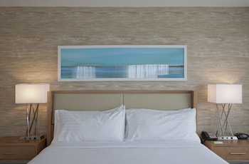 Standard Room, 1 King Bed, Accessible (Communications, Roll-In Shower)