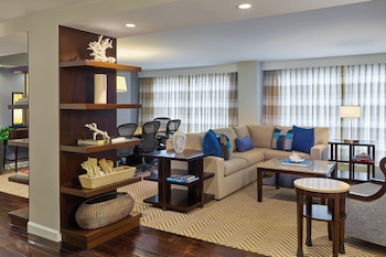 Business Suite, 1 Queen Bed, City View, Corner