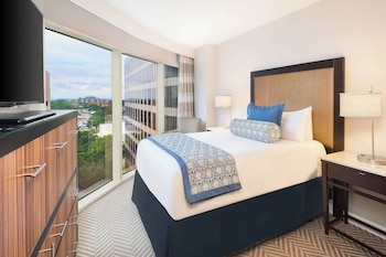 Room, 1 Queen Bed, Courtyard View (Corner)