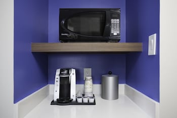 Standard Room, 1 Queen Bed, Accessible (Communications, Accessible Tub)