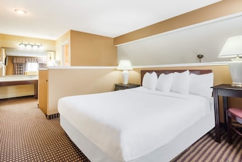 Suite, 1 Queen Bed, Accessible, Non Smoking
