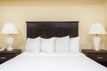 Suite, 1 Queen Bed, Accessible, Non Smoking