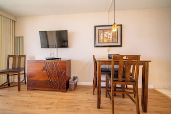 Studio, Ocean View (Unit 1218)