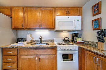 Studio, Ocean View (Unit 816)