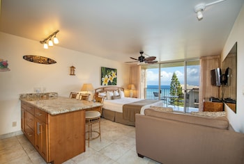 Studio, Ocean View (Unit 904)