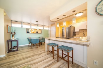 1 Bedroom, Oceanfront (Unit 207 ,1Bath)