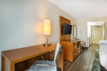 Deluxe Room, 2 Queen Beds, Balcony, Oceanfront