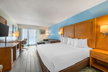 Deluxe Room, 1 King Bed with Sofa bed, Balcony, Oceanfront