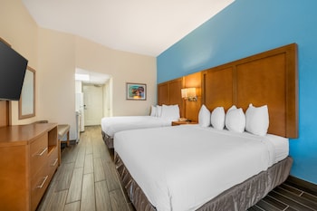 Standard Room, 2 Queen Beds, Partial Ocean View, Ground Floor