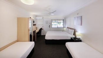 Standard Room, Multiple Beds, Non Smoking