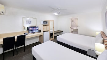 Standard Room, Multiple Beds, Non Smoking