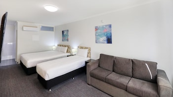 Deluxe Room, Multiple Beds, Non Smoking