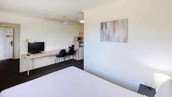 Family Room, Multiple Beds, Non Smoking, Kitchenette