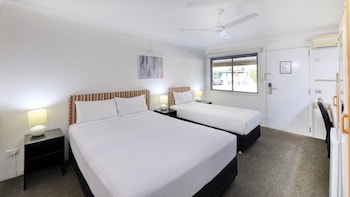 Standard Room, Multiple Beds, Non Smoking