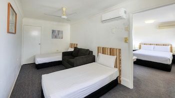 Family Room, Multiple Beds, Non Smoking, Kitchenette