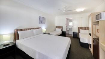 Standard Room, Multiple Beds, Non Smoking