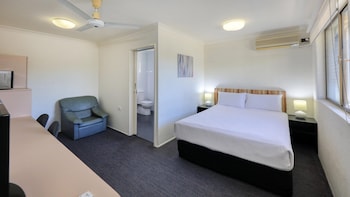 Family Room, Multiple Beds, Non Smoking, Kitchenette