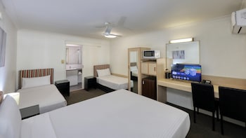 Standard Room, Multiple Beds, Non Smoking