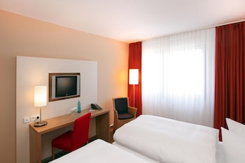 Comfort Room, 1 King Bed (Converts to 2 Twin Beds)