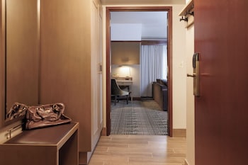Black Diamond Floor, Executive Suite, 1 King Bed, Non Smoking, Business Lounge Access