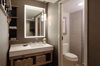Signature Room, 1 King Bed, Non Smoking