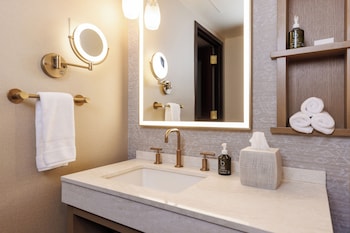 Signature Suite, 2 Queen Beds, Non Smoking