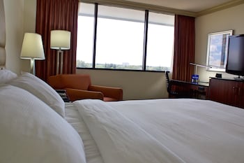 Room, 1 King Bed, Accessible (Mobility & Hearing, Roll-in Shower)