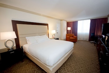 Room, 1 King Bed, Accessible (Mobility & Hearing, Roll-in Shower)