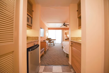 Room, 1 King Bed, Pool View