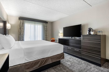 Standard Room, 1 King Bed, Non Smoking, River View