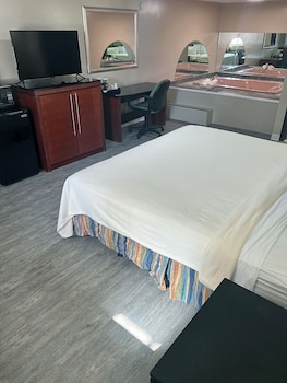 Suite, 1 King Bed, Non Smoking, Jetted Tub