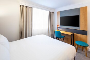Standard Room, 1 Queen Bed