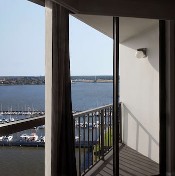Room, 1 King Bed, Lake View