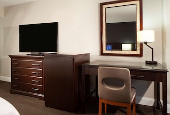 Room, 1 King Bed, Lake View