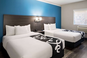 Deluxe Room, 2 Queen Beds, Non Smoking