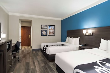 Deluxe Room, 2 Queen Beds, Non Smoking