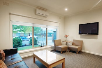 One Bedroom Apartment