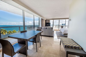Grand Suite, 1 King Bed, Bay View