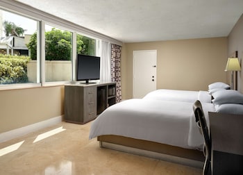 Room, 2 Double Beds, Garden View