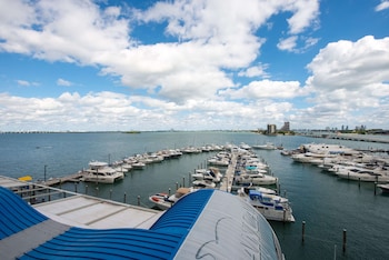 Junior Suite, 1 King Bed, Balcony, Bay View (Full)